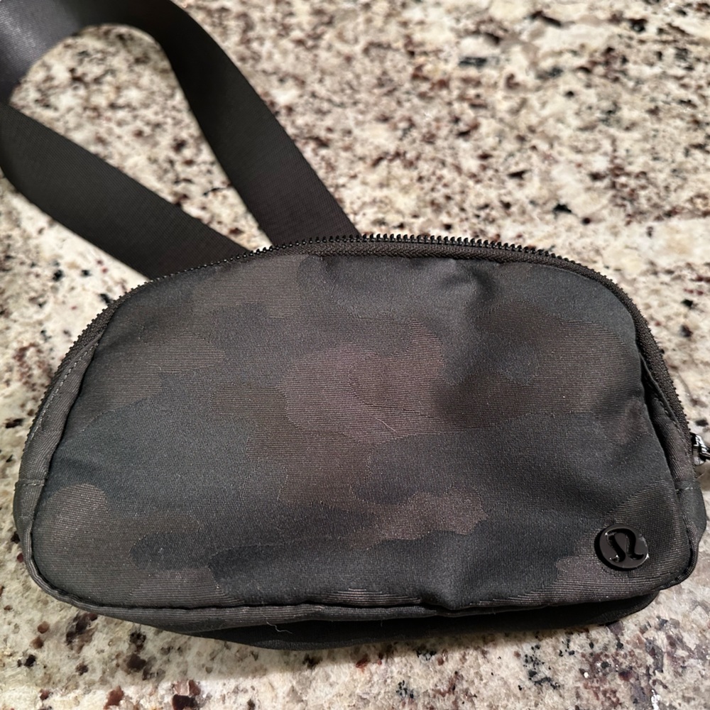 Lululemon Shoulder Bag brand new